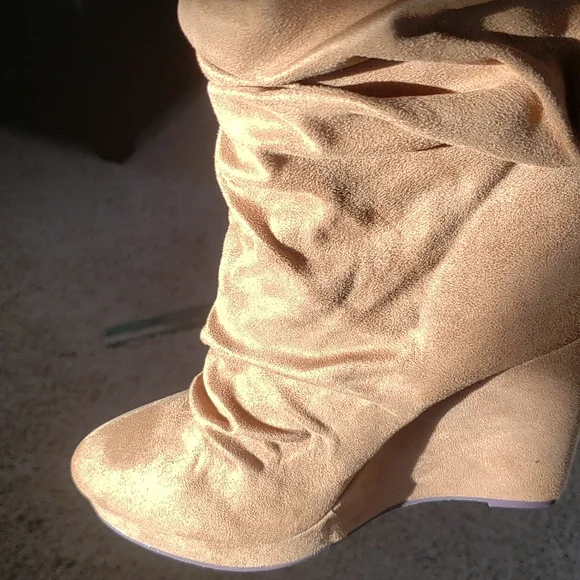 Faux suede camel/tan colored boots - Picture 6 of 6